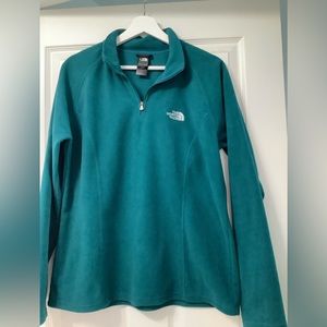 North Face women’s 1/4 zip long sleeve fleece pullover. Grain EUC. Size XL